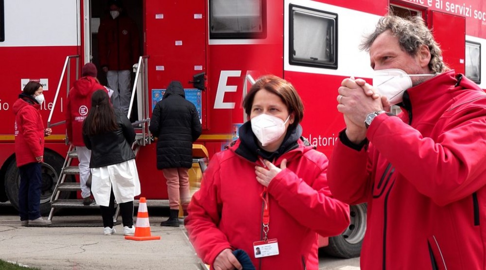 O echipă de medici venită în Republica Moldova din Italia acordă asistență refugiaților